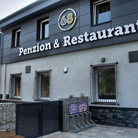 Hotel Penzion 68 à Kladno Extérieur photo