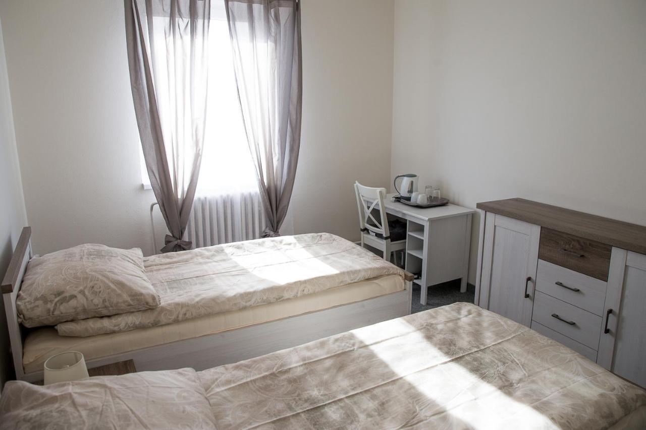 Hotel Penzion 68 à Kladno Extérieur photo