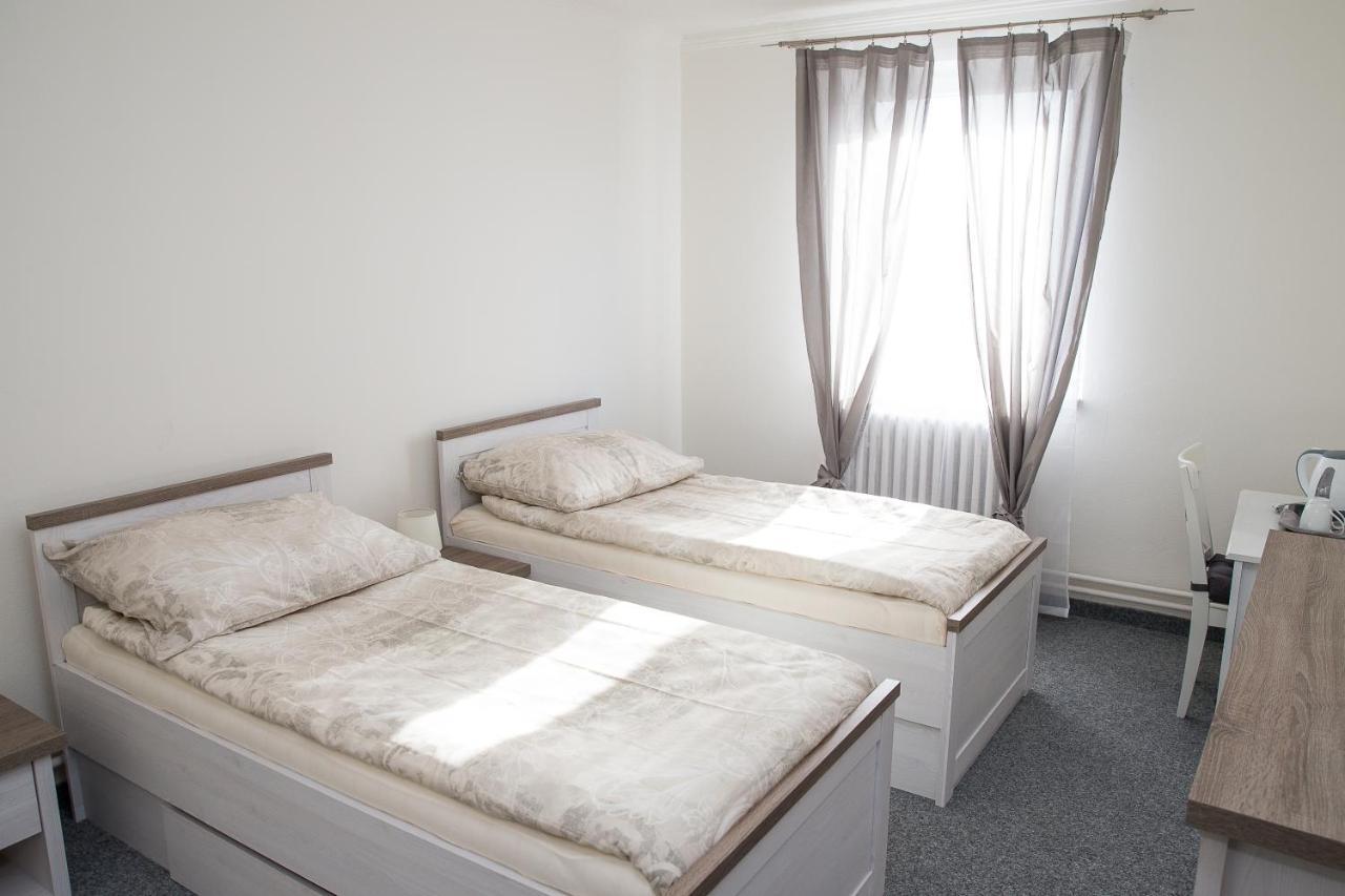 Hotel Penzion 68 à Kladno Extérieur photo
