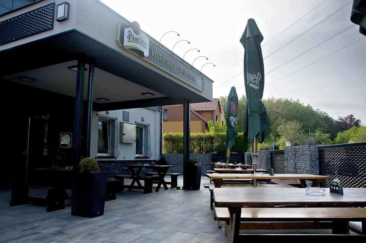 Hotel Penzion 68 à Kladno Extérieur photo