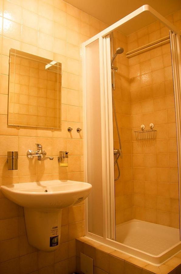 Hotel Penzion 68 à Kladno Extérieur photo